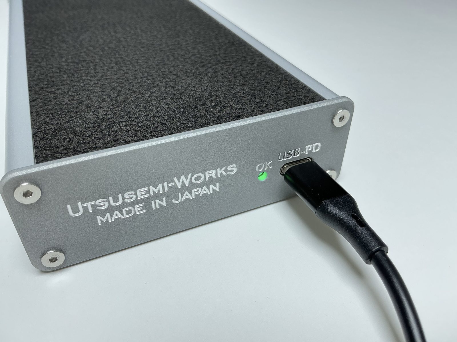 背面 USB-PD端子